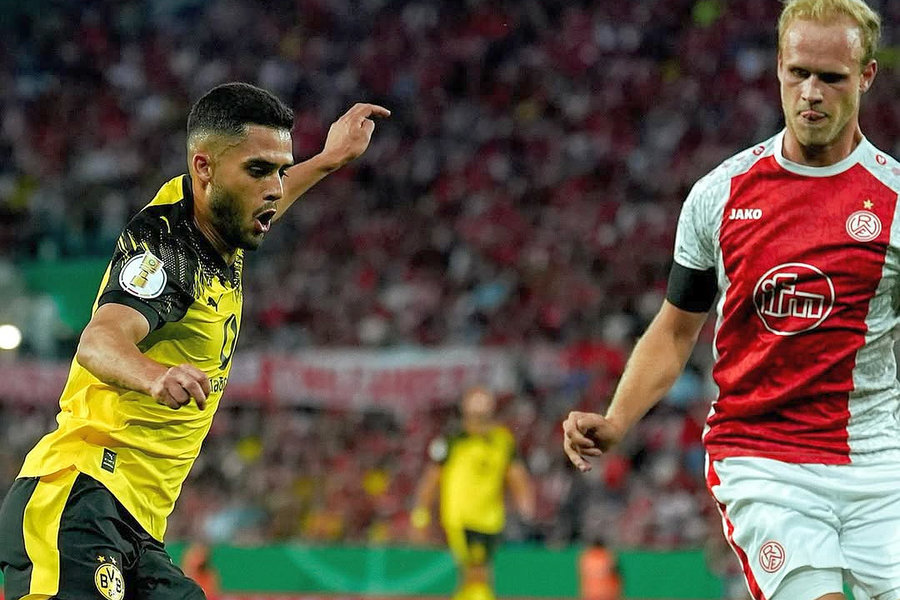 Yan Couto, fundașul dreapta al Borussiei Dortmund. Antrenorul Borussiei Dortmund, Niko Kovac, se plânge înainte de startul din Bundesliga.