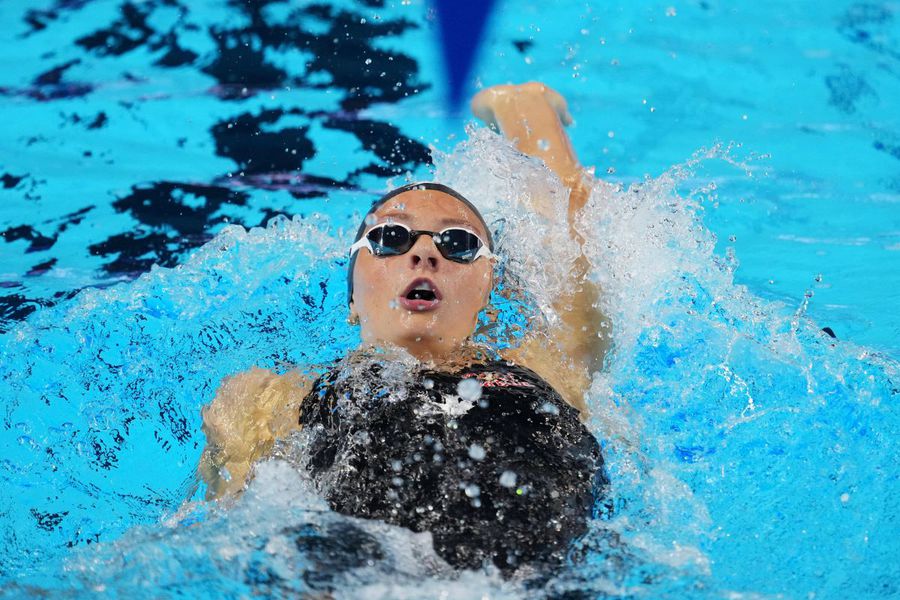 Summer McIntosh în timpul finalei de 400 m mixt la CM 2025 Summer McIntosh, mai ambițioasă ca oricând: „O să-mi notez în avion ce trebuie să îmbunătățesc”