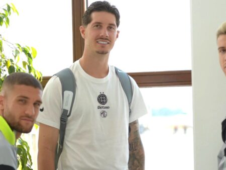 FCSB a plecat astăzi spre Scoția » Moment din plecarea pentru partida cu Aberdeen