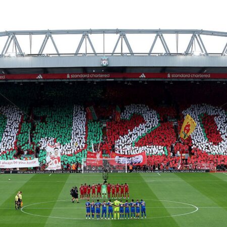 Momente emoționante de neuitat la startul Premier League! Anfield a cântat și a plâns în memoria lui Diogo Jota