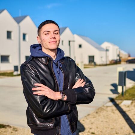 Iată-l pe David Popovici! » Cum sunt casele din ansamblul rezidențial