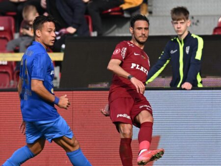 Din Superliga României în Peru! Fotbalistul a fost introdus la noua sa echipă.