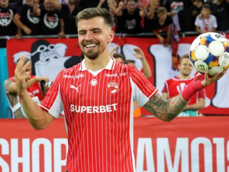 Tricoul de hattrick al lui Danny Armstrong, scos la licitație » Licitația a început de la 1.000 lei și a ajuns la o sumă impresionantă în doar 24 de ore!