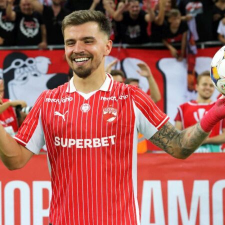 Tricoul de hattrick al lui Danny Armstrong, scos la licitație » Licitația a început de la 1.000 lei și a ajuns la o sumă impresionantă în doar 24 de ore!