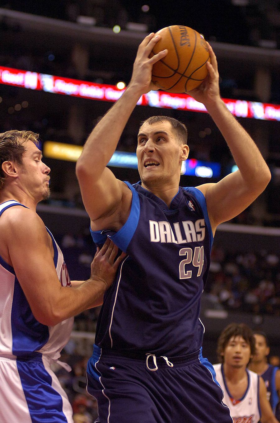 Pavel Podkolzin Al șaptelea cel mai înalt jucător din istoria NBA a debutat în fotbal, la 40 de ani