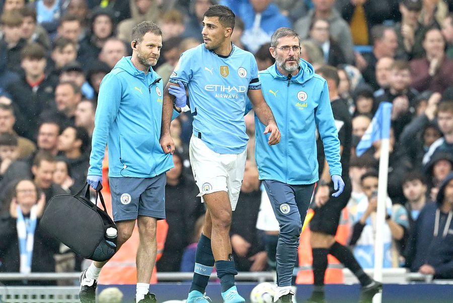 Rodri a suferit în meciul cu Arsenal o accidentare gravă care l-a făcut să rateze practic întreg sezonul / Foto: Guliver/gettyimages Lovitură grea pentru Pep Guardiola! » „Am încercat din răsputeri, dar nu-l voi putea folosi decât peste cinci săptămâni”