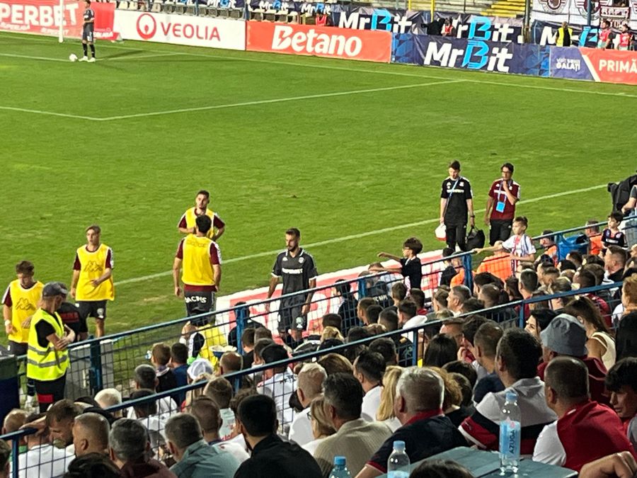 Jakub Hromada, înlocuit în meciul cu Oțelul Galați din cauza unei accidentări Lovitură pentru Rapid, cu 6 zile înainte de derby-ul cu FCSB! S-a accidentat la Galați după 39 de minute
