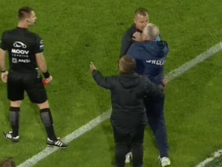 Dan Petrescu, moment de furie la CFR – Craiova: aproape să intervină agresiv la arbitru și card roșu direct!