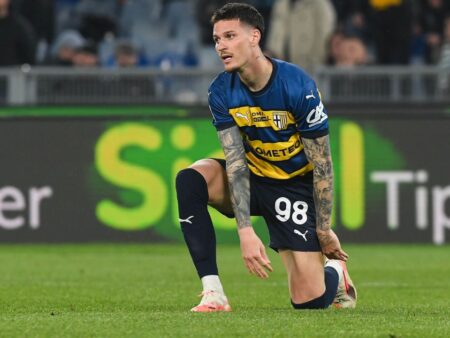 Se pregătește transferul lui Dennis Man! Parma a început discuțiile cu o echipă de elită.