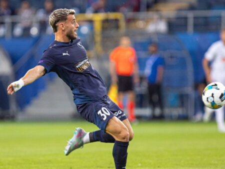 Nu e o glumă: Vlad Dragomir joacă acum ca atacant la Pafos, echipă calificată în play-off-ul Ligii Campionilor!