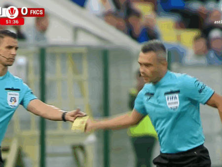 Horațiu Feșnic a lăsat cartonașele în vestiar! Moment stânjenitor în timpul meciului de la Botoșani
