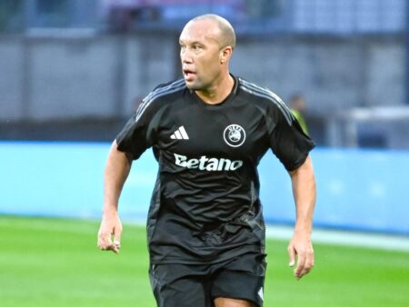 Lovitură de mare intensitate! Mikael Silvestre, câștigător al Ligii Campionilor, devine director la clubul din Superligă.