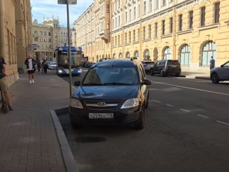 Un vlogger român cunoscut, aflat în Sankt Petersburg în timpul negocierilor de pace Rusia-Ucraina, uimit de mașinile întâlnite pe străzi: „Sunt multe, peste tot!”