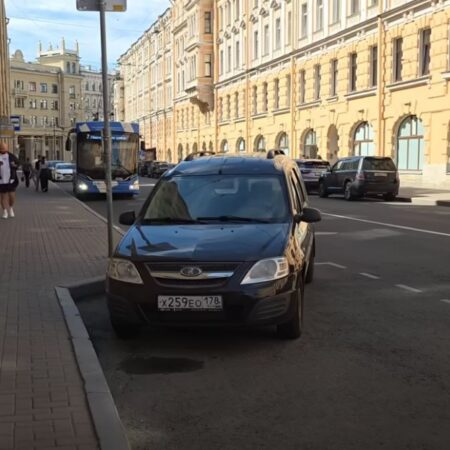 Un vlogger român cunoscut, aflat în Sankt Petersburg în timpul negocierilor de pace Rusia-Ucraina, uimit de mașinile întâlnite pe străzi: „Sunt multe, peste tot!”