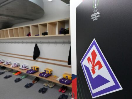 Mercato intens pentru Fiorentina: Un nou antrenor de renume și zeci de jucători transferați.