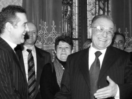 Gigi Becali, apariție rapidă la sicriul lui Iliescu: O cruce și un atac – „Oricum nu va vedea raiul!”
