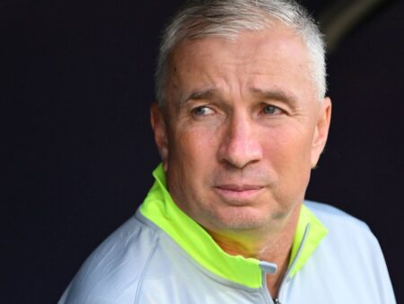 Ce modificări a efectuat Dan Petrescu după ce a primit patru goluri de la Hacken într-o repriză