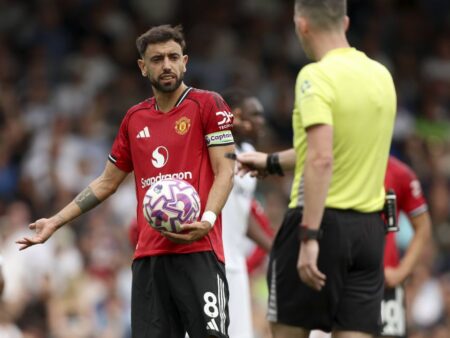 Scandal după Fulham – Manchester United: Arbitrul acuzat că l-a deranjat pe Bruno Fernandes înainte de penalty-ul ratat: „L-a afectat”