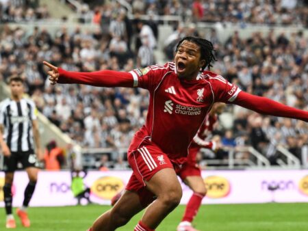 Rio Ngumoha a impresionat St. James’ Park! La doar 16 ani, a devenit cel mai tânăr marcator din istoria lui Liverpool.