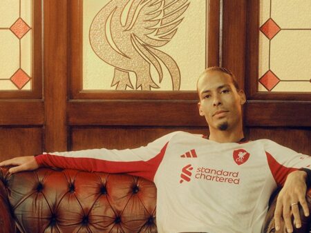 Liverpool a lansat noile echipamente, iar fanii sunt în extaz: „Cel mai grozav tricou din toate timpurile!”