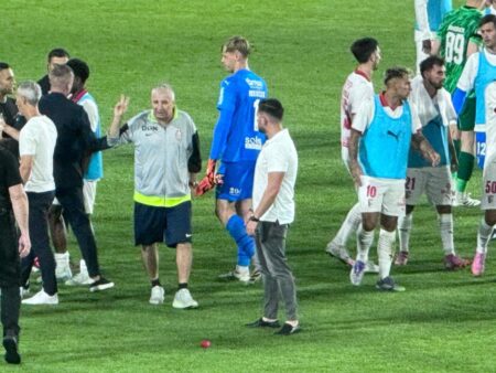 Gestul surpriză al lui Dan Petrescu în fața arbitrilor, după CFR Cluj – Braga 1-2, care nu a fost difuzat la TV!
