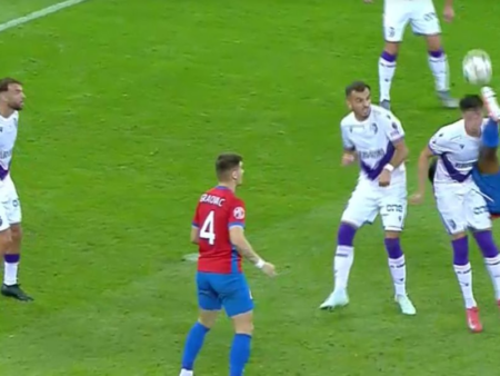 Controverse la FCSB – FC Argeș! L-a amețit pe adversar cu un picior în cap, dar a scăpat de cartonașul roșu.