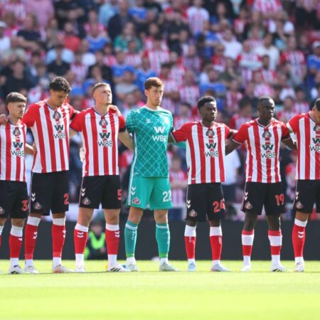 Piele de găină: Un moment istoric pentru Sunderland, revenind în Premier League după 8 ani. Elvis Presley, „revitalizat”.