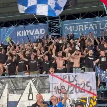 Jucătorii Farului sărbătoresc alături de fani după victoria cu Petrolul, 2-1