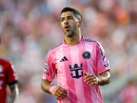 Luis Suárez a fost sancționat din nou sever, după ce l-a scuipat pe adversar în față.