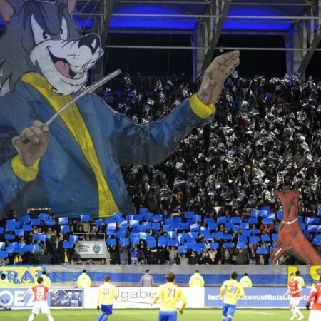 „O ură tăcută: Puțini știu motivul ruperii „frăției” dintre Petrolul și Dinamo + 30 de imagini dintr-o rivalitate arzătoare”