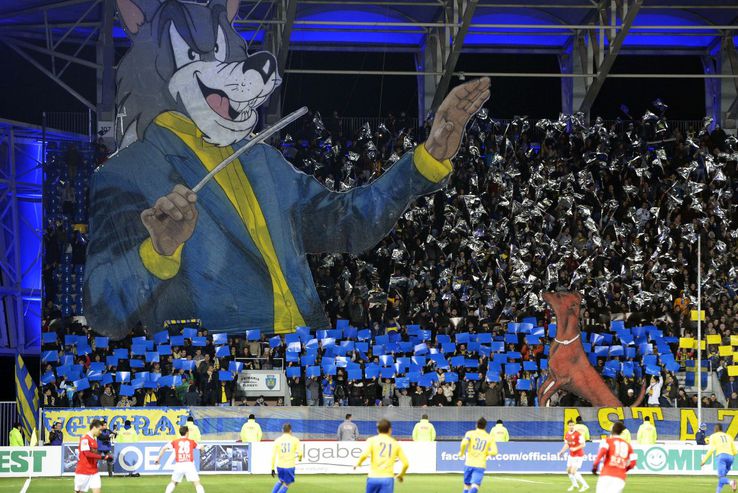 Rivalitatea Petrolul - Dinamo, în imagini colectate de-a lungul anilor