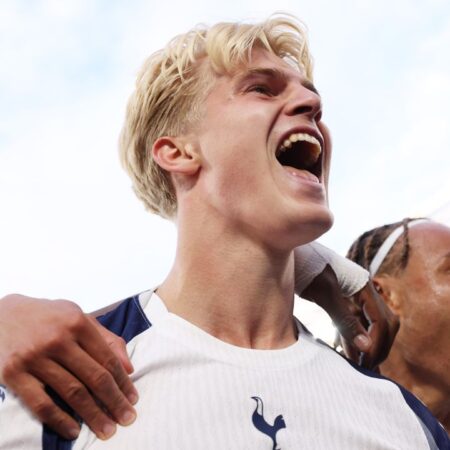 Everton – Tottenham, de la 18:30, exclusiv pe VOYO! Provocare dificilă pentru echipa lui Radu Drăgușin