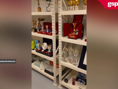 Zlatan Ibrahimovic și-a dezvăluit colecția de trofee.