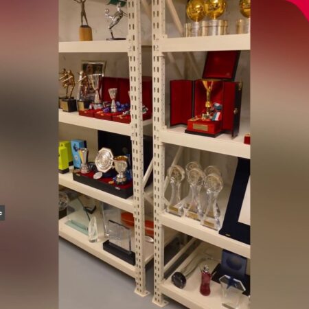 Zlatan Ibrahimovic și-a dezvăluit colecția de trofee.