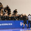Incidente violente la meciul România – Ungaria! Fanii români au intrat pe teren și s-au confruntat cu jandarmii » Meciul crucial pentru CE de futsal a fost întrerupt timp de 45 de minute