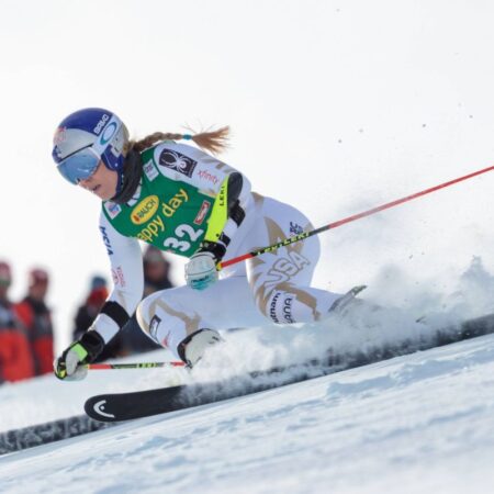Decizie drastică a Federației Internaționale de Schi: Sportivele vor fi supuse testelor de feminitate pentru a putea concura