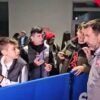 Universitatea Craiova vs. Dinamo 2-2 » Kopic și Karamoko oferă autografe copiilor după derby