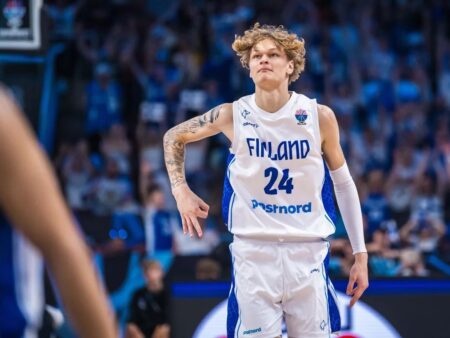 Surpriză în lumea baschetului! Cea mai tânără vedetă de la EuroBasket 2025 a semnat cu viitoarea rivală a lui U-BT Cluj-Napoca.