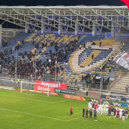 Imagini după victoria Rapidului în Primul Derby » Alex Dobre și-a îndreptat relațiile cu galeria și a criticat adversarii.