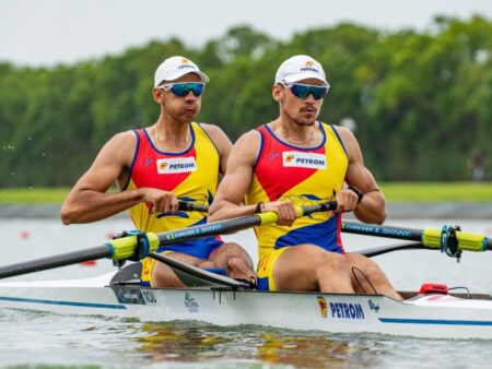 Bărcile României cu dublu rame, calificate în finale la Campionatul Mondial de canotaj, după o dominare în penultimul act
