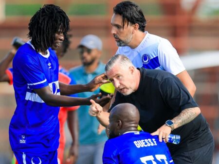 Laurențiu Reghecampf și-a făcut debutul în campionatul Sudanului, într-un peisaj austere.