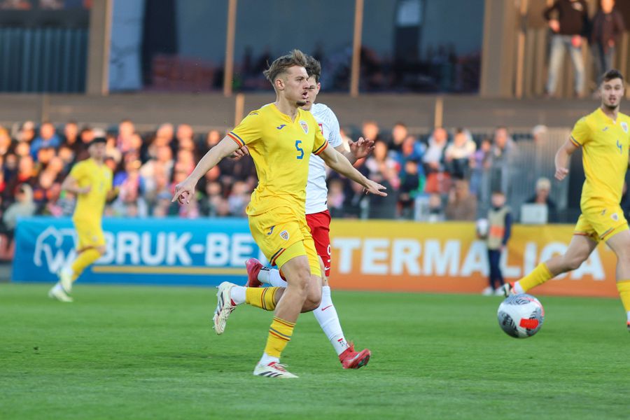 Răzvan Pășcălău, jucând pentru România U20 Dinamo i-a acordat doar 15 minute și l-a cedat în ultima zi de mercato