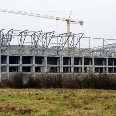 Speranțe pentru polivalenta lăsată în paragină din România » Odată ruinată, noua sală a primit aprobarea, iar lucrările vor fi reluate.