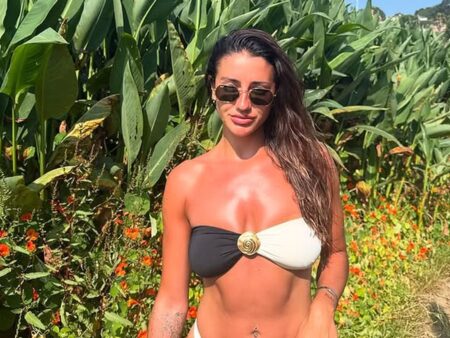 „Agentul are un calendar feminin pentru el”