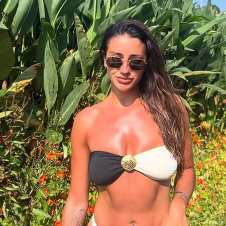 „Agentul are un calendar feminin pentru el”