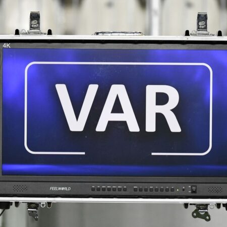 Revoluție în VAR: Brazilia experimentează noi măsuri privind solicitările și cartonașele.