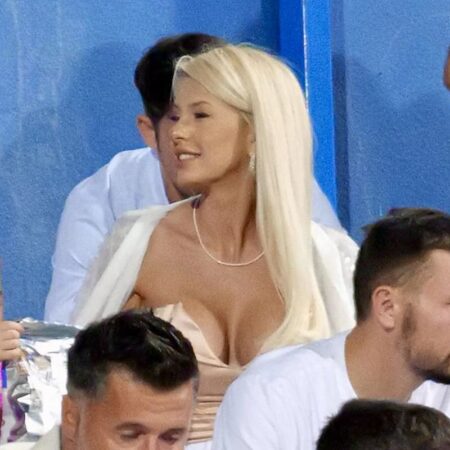 Blonda care l-a eclipsat pe soțul ei fotbalist în tribunele de la Ovidiu