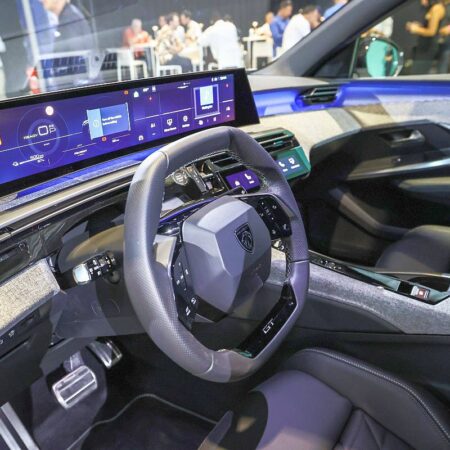 Revoluție în industria auto! Un producător renumit lansează prima mașină electrică cu baterie complet integrată