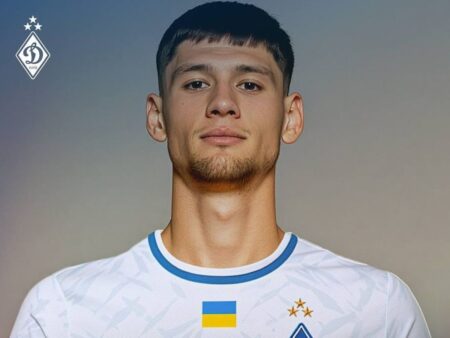 FOTO + VIDEO: Spectacolul fanilor lui Dinamo Kiev la debutul oficial al lui Blănuță! Atacat cu obiecte din tribună, a intrat pe teren în minutul 78.