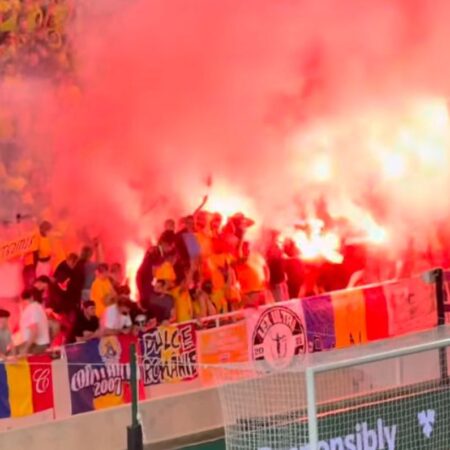 Ultrașii României au reluat aprinderea torțelor pe stadion. Ce va urma?
